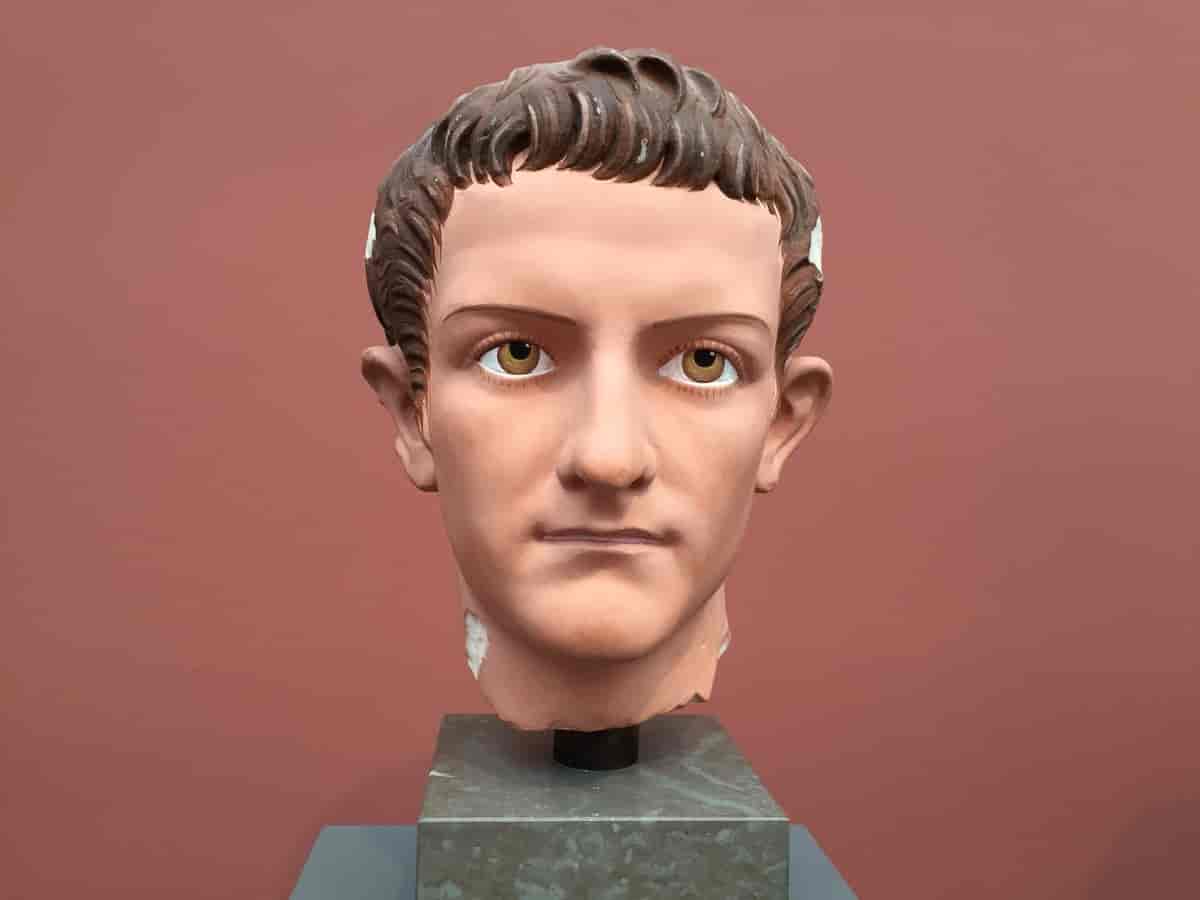 Caligula - rekonstruert med farger fra antikk marmorbyste (Glyptoteket i København)
