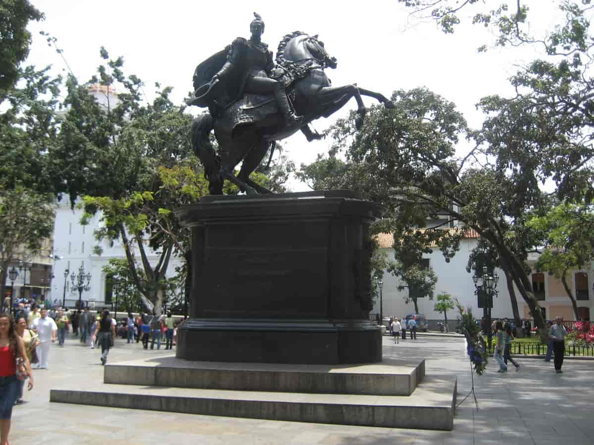 Statuen av Simón Bolívar på Plaza Bolívar i den historiske delen av Caracas.