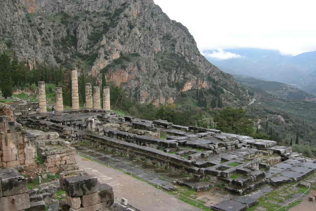 Ruinene av Apollontempelet i Delfi