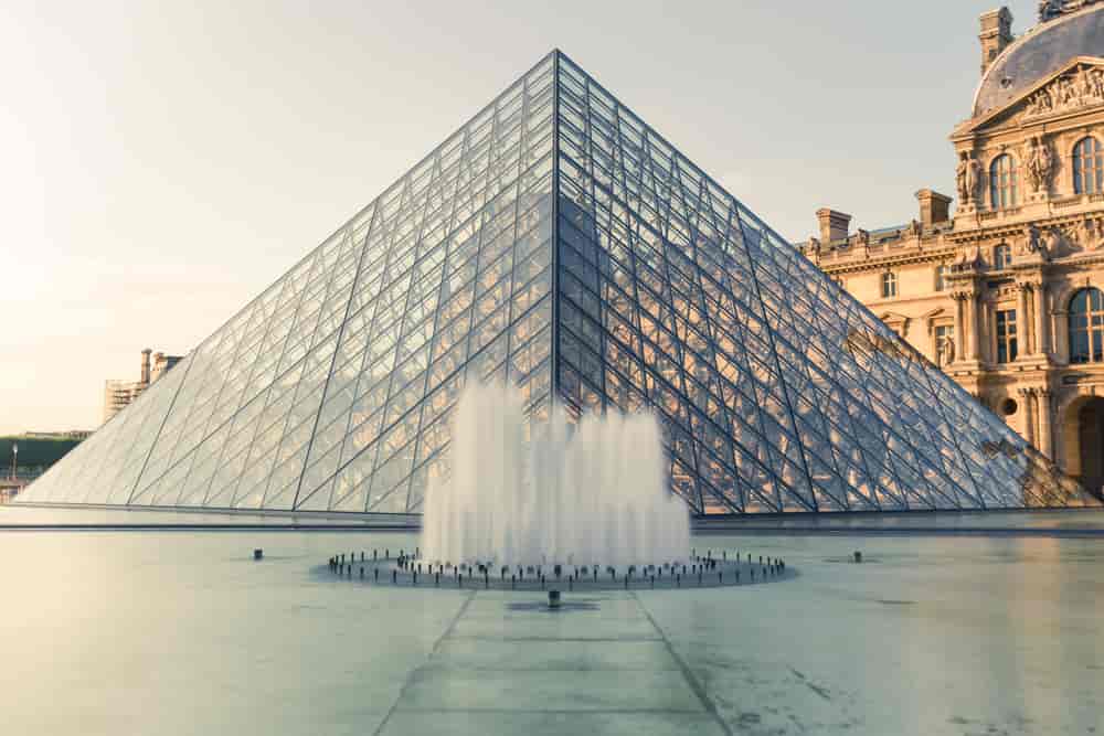 Glasspyramiden i Louvre-museet