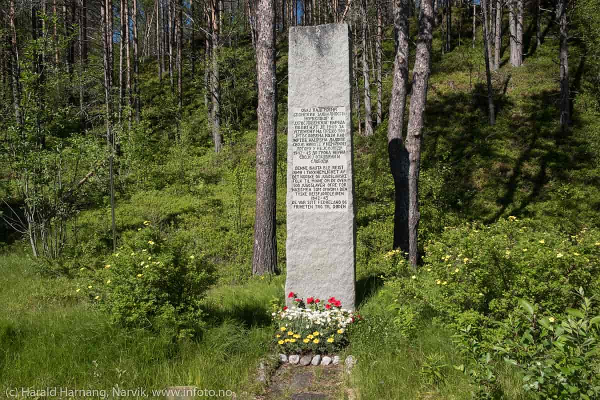 Minnesmerke over jugoslaviske krigsfanger som omkom i leiren i Beisfjord